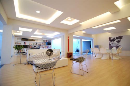 Courtyard House with Modern Interior Design Courtyard House with Modern Interior Design by Buensalido Architects